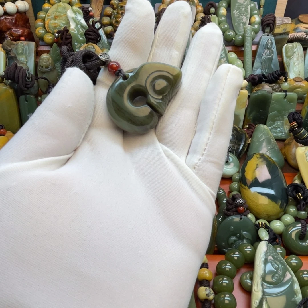 岫岩老玉（透闪石质玉）未镶嵌颈饰