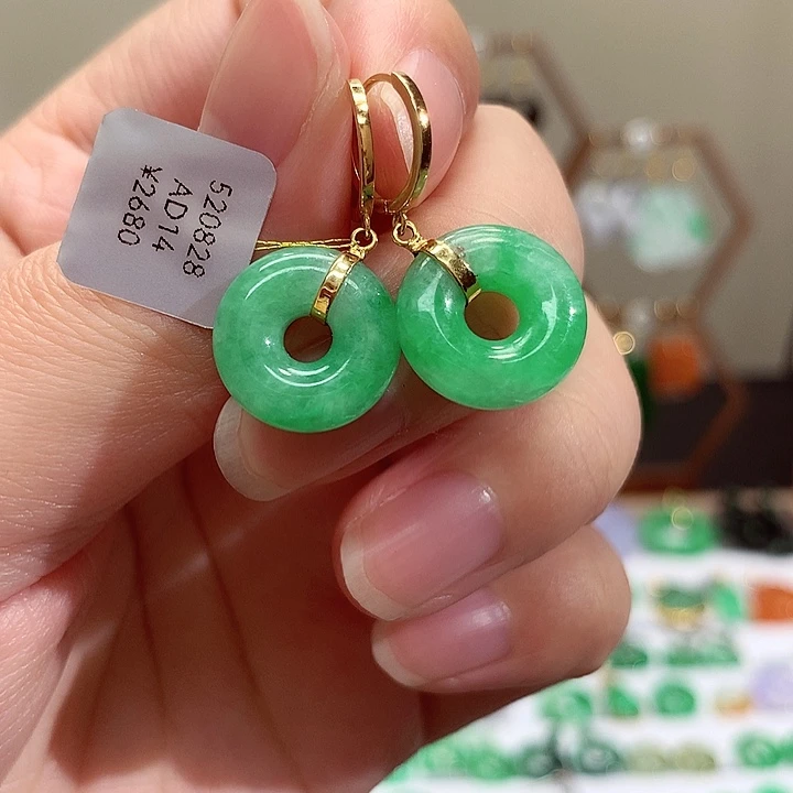 18K金镶嵌翡翠耳饰