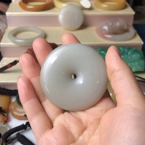 石英质玉未镶嵌颈饰
