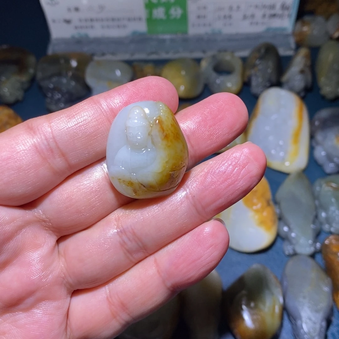 刘***爷和田玉未镶嵌颈饰