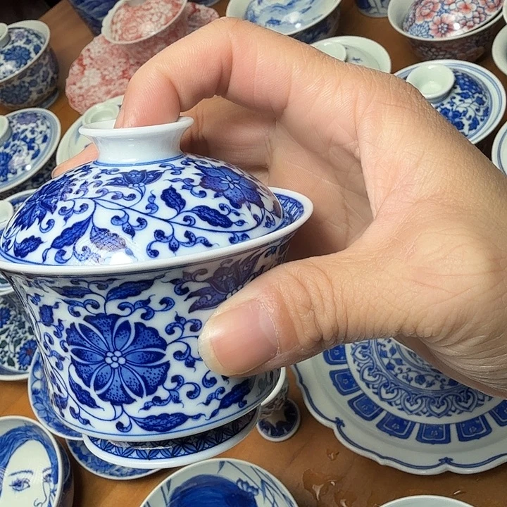 手绘缠枝莲点工二才盖碗