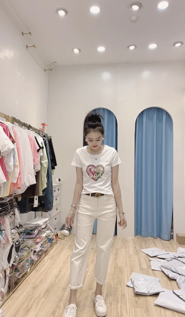 【小玉】2025新款时尚爱心设计感T恤女百搭显瘦潮流上衣