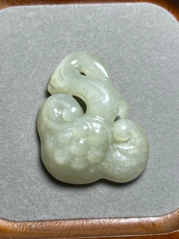 和田玉且末料灵芝吊坠