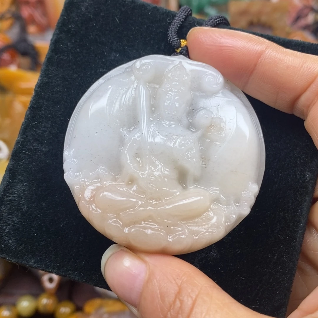 未镶嵌石英质玉（黄龙玉）颈饰