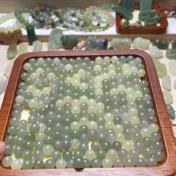 颈饰未镶嵌和田玉（糖玉）一颗