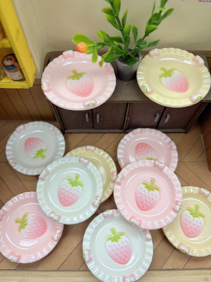 【彬彬定制-草莓圆盘】卡通树脂盘子树脂托盘diy配件摆件手机挂件