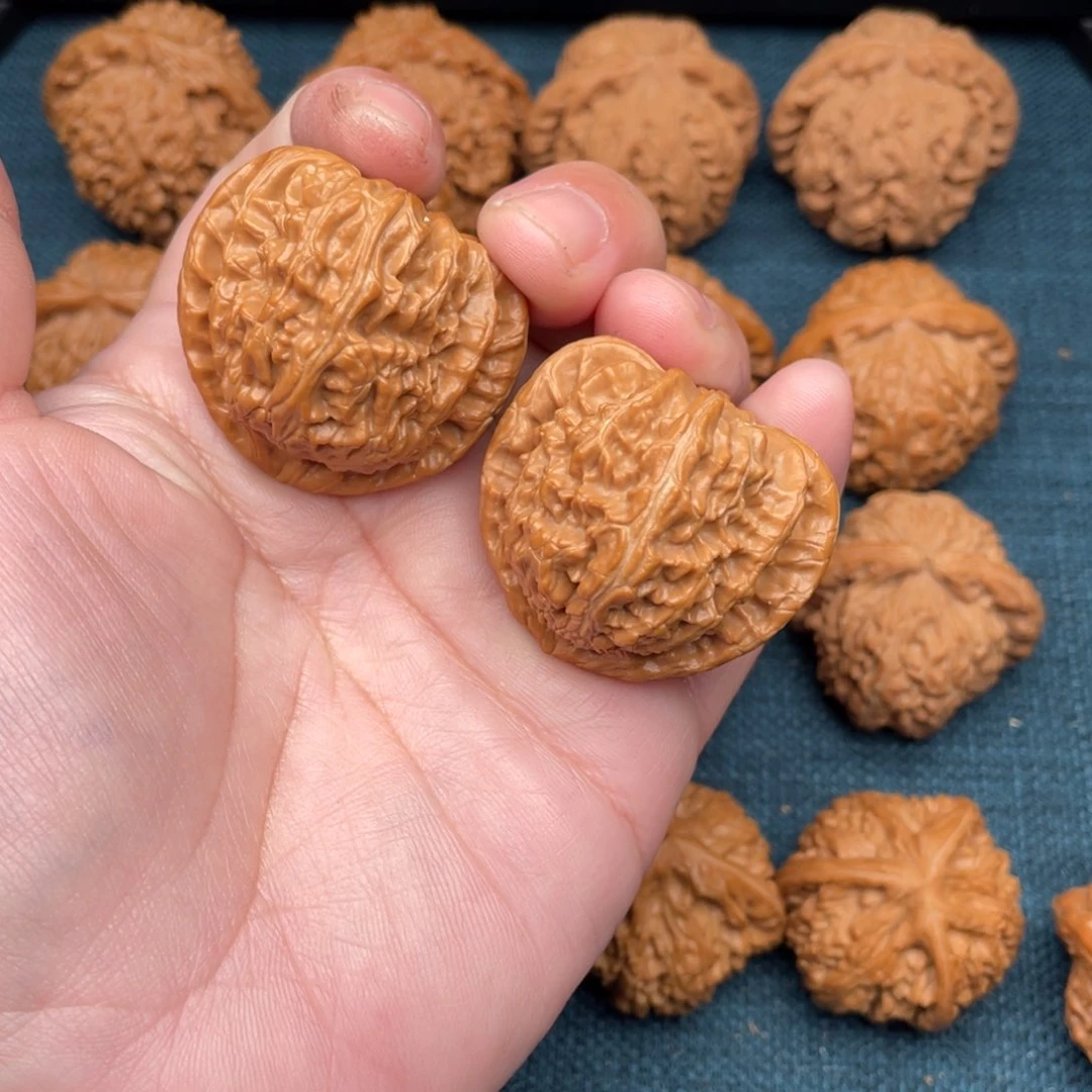 文玩核桃把件正三角白39