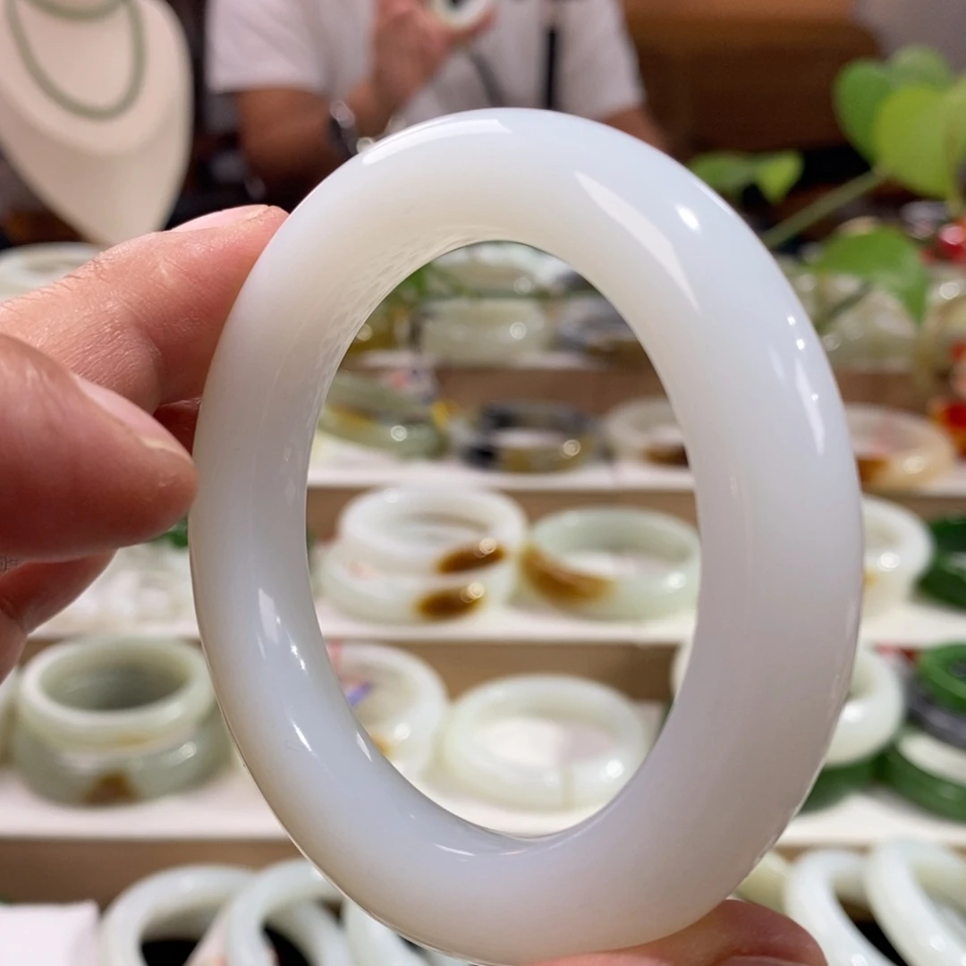 和田玉未镶嵌手镯