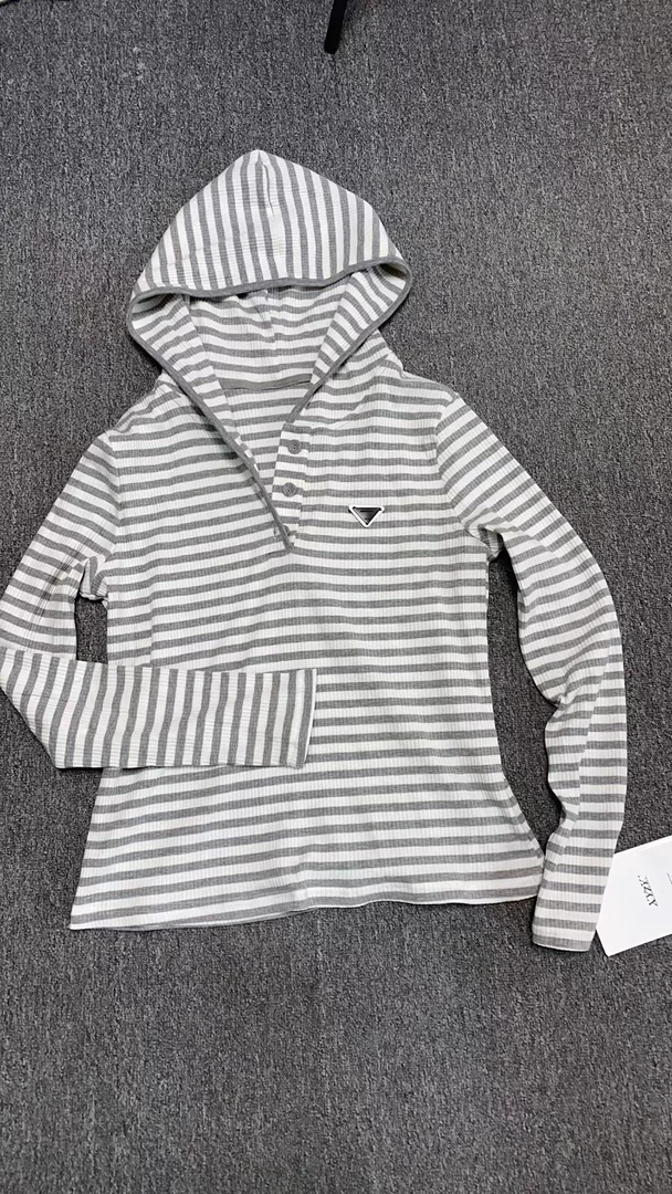 春季连帽条纹长袖打底