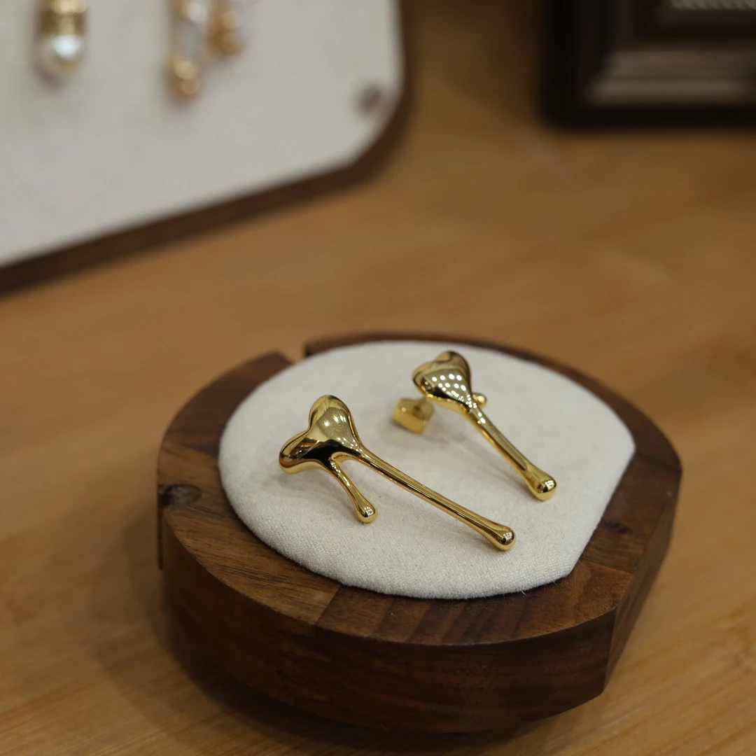 铜合金耳饰 爱心女日韩耳环时尚百搭气质金色个性简约耳钉设计感