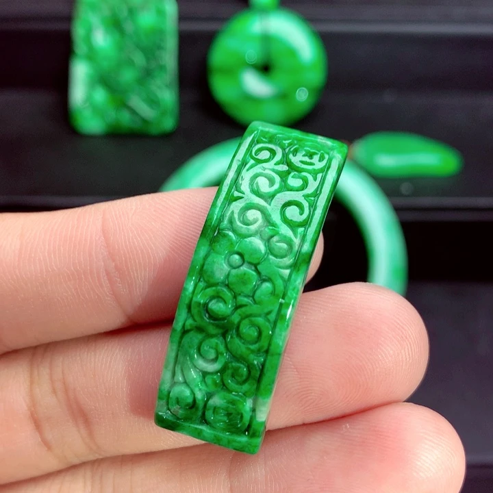 翡翠未镶嵌手绳手绳