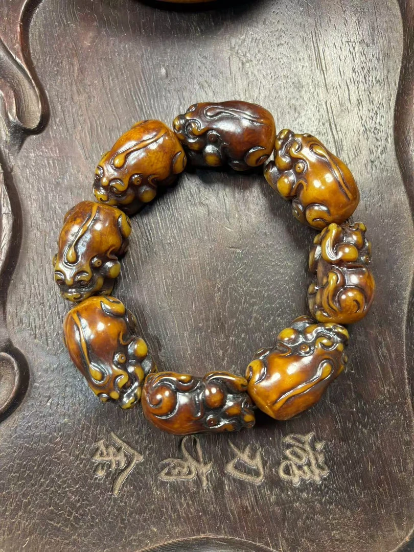 蜜蜡老蜡貔貅手持一个{小奇甄选}