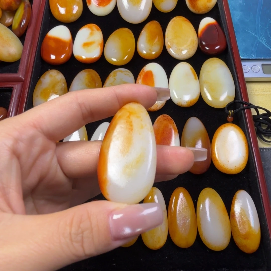 一***间和田玉未镶嵌颈饰