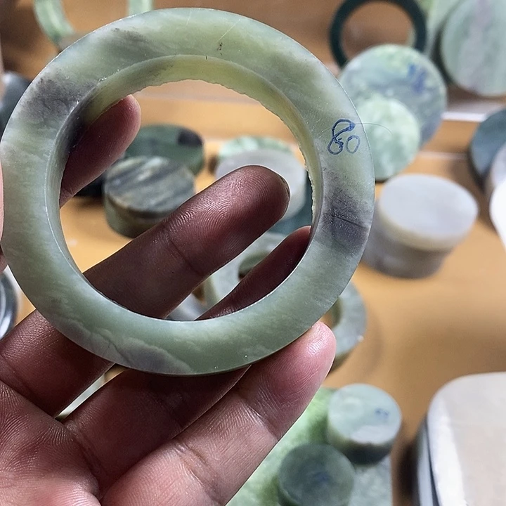 开***姐和田玉（糖玉）未镶嵌珠宝半成品