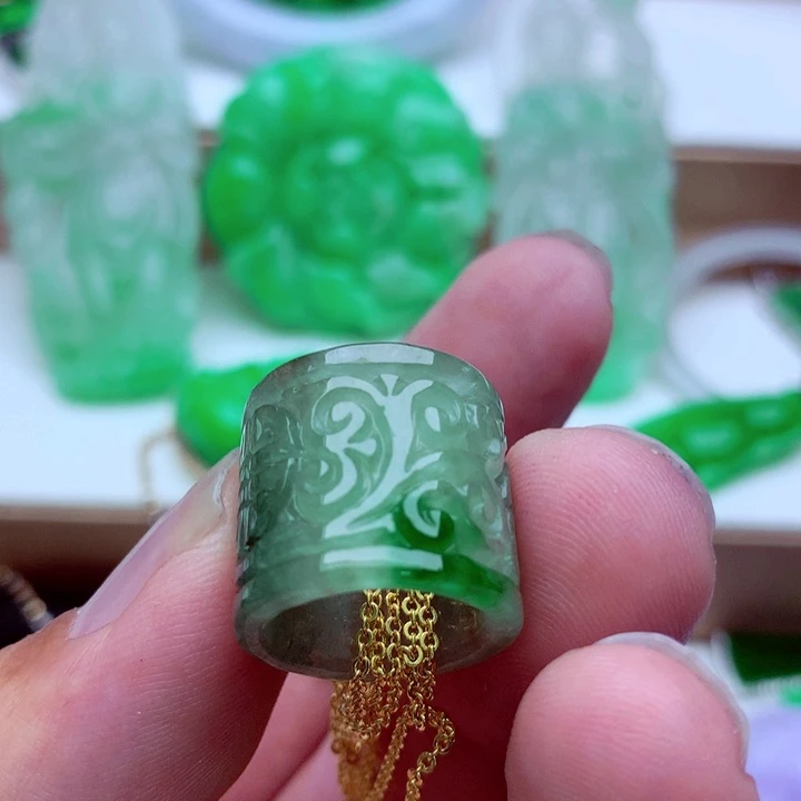 吊坠(不含链)未镶嵌翡翠