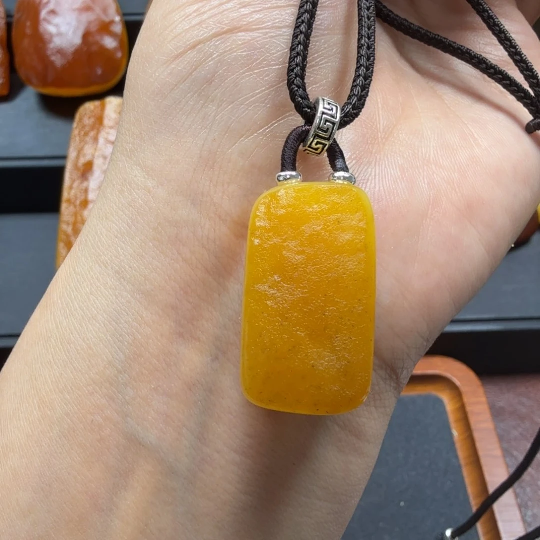 未镶嵌吊坠(赠链)琥珀