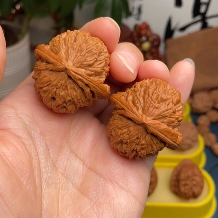 文玩核桃把件三角白38