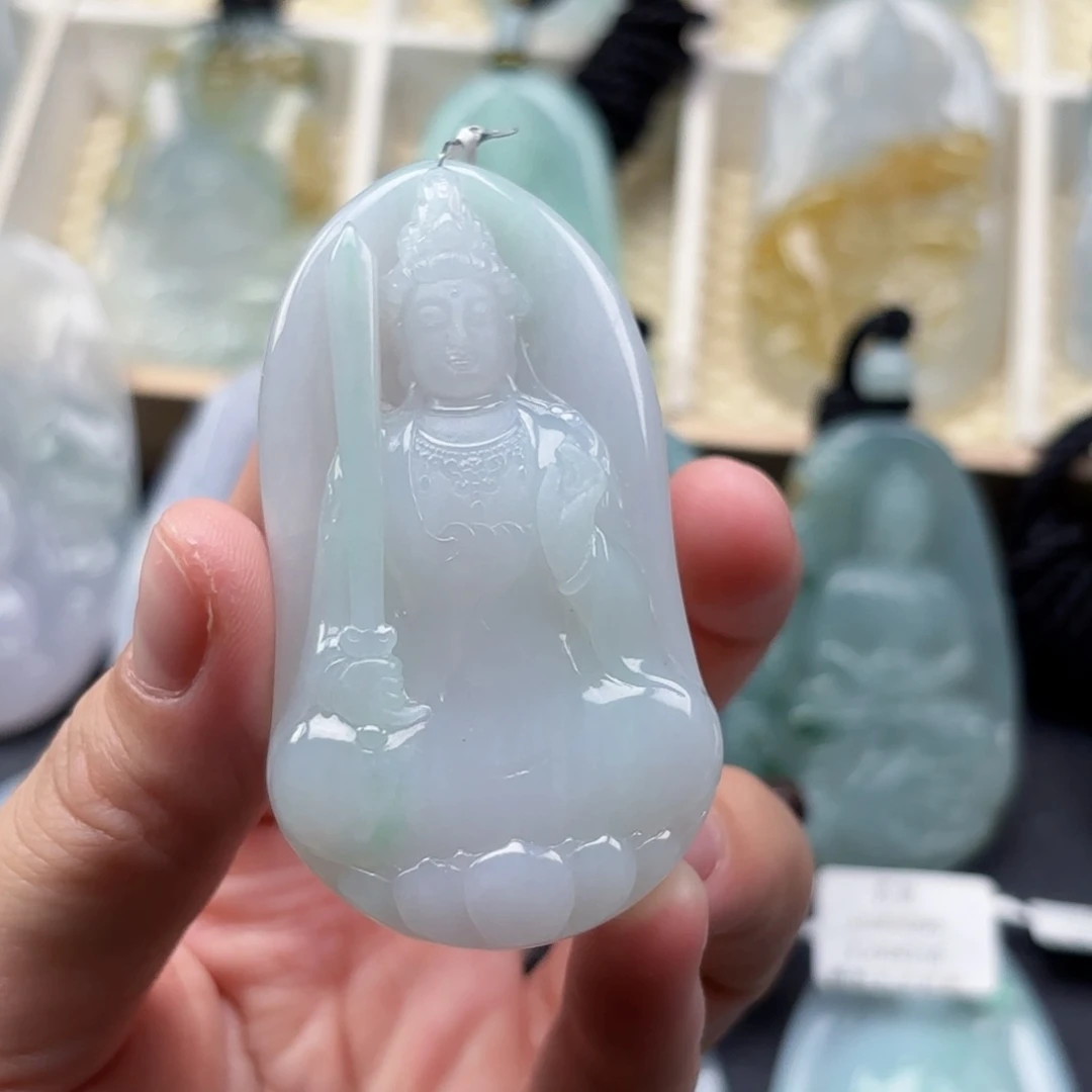 翡翠未镶嵌颈饰观音