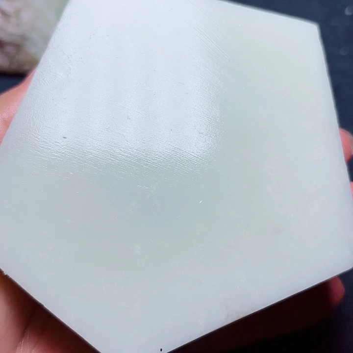 透闪石质玉未镶嵌珠宝奇石