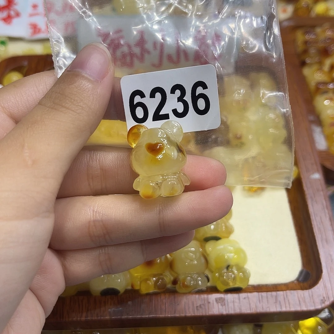 琥珀未镶嵌珠宝奇石