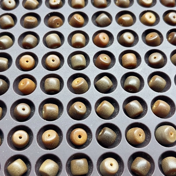 白玉菩提吊坠微瑕7/8开片直切60卡灯牌宠60