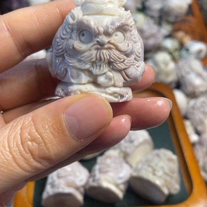 ****妇配饰鹿角雕刻一个出