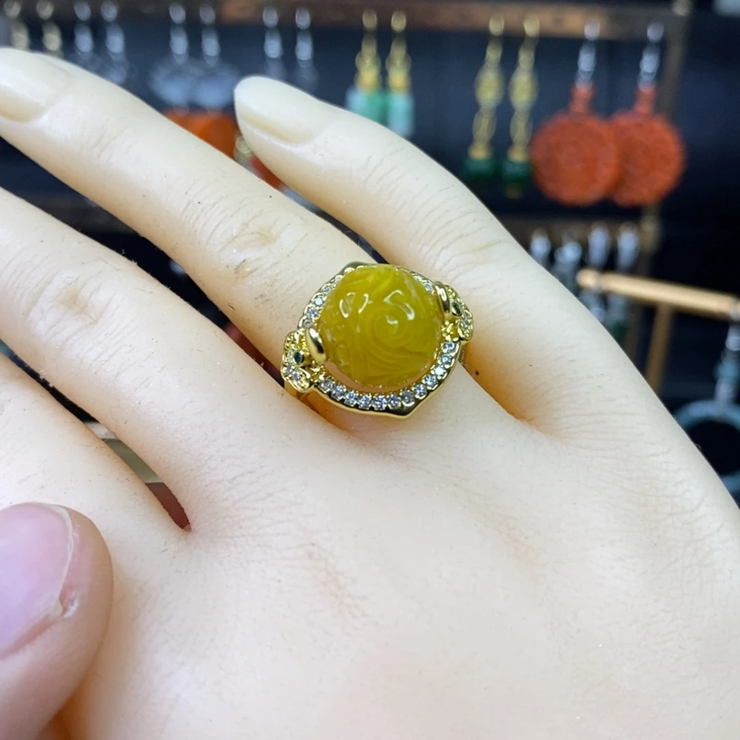 颈饰未镶嵌翡翠戒指