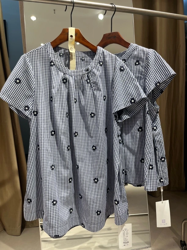 25858夏装甜美圆领花朵刺绣格子短袖短款