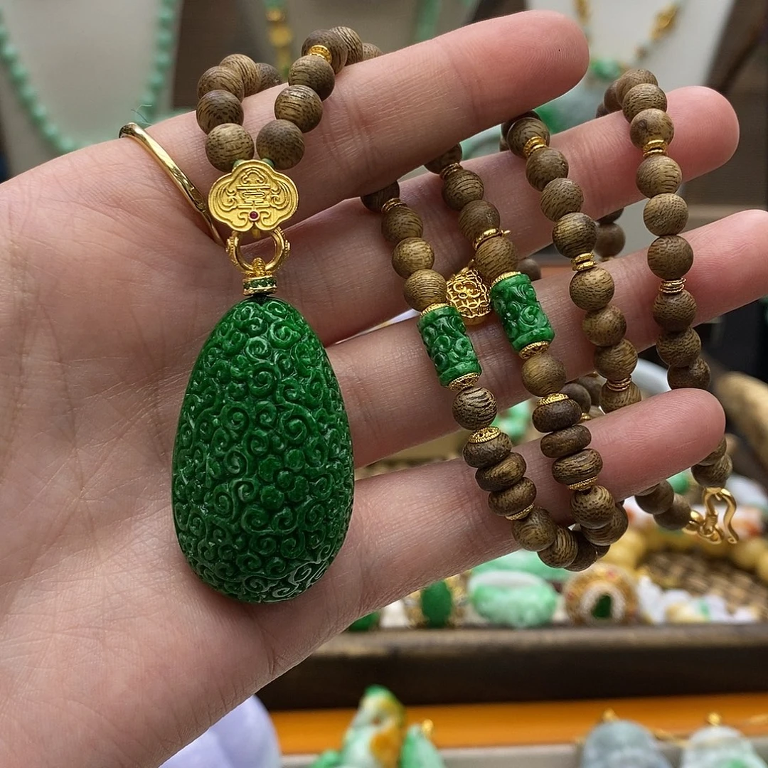 翡翠未镶嵌颈饰吊坠