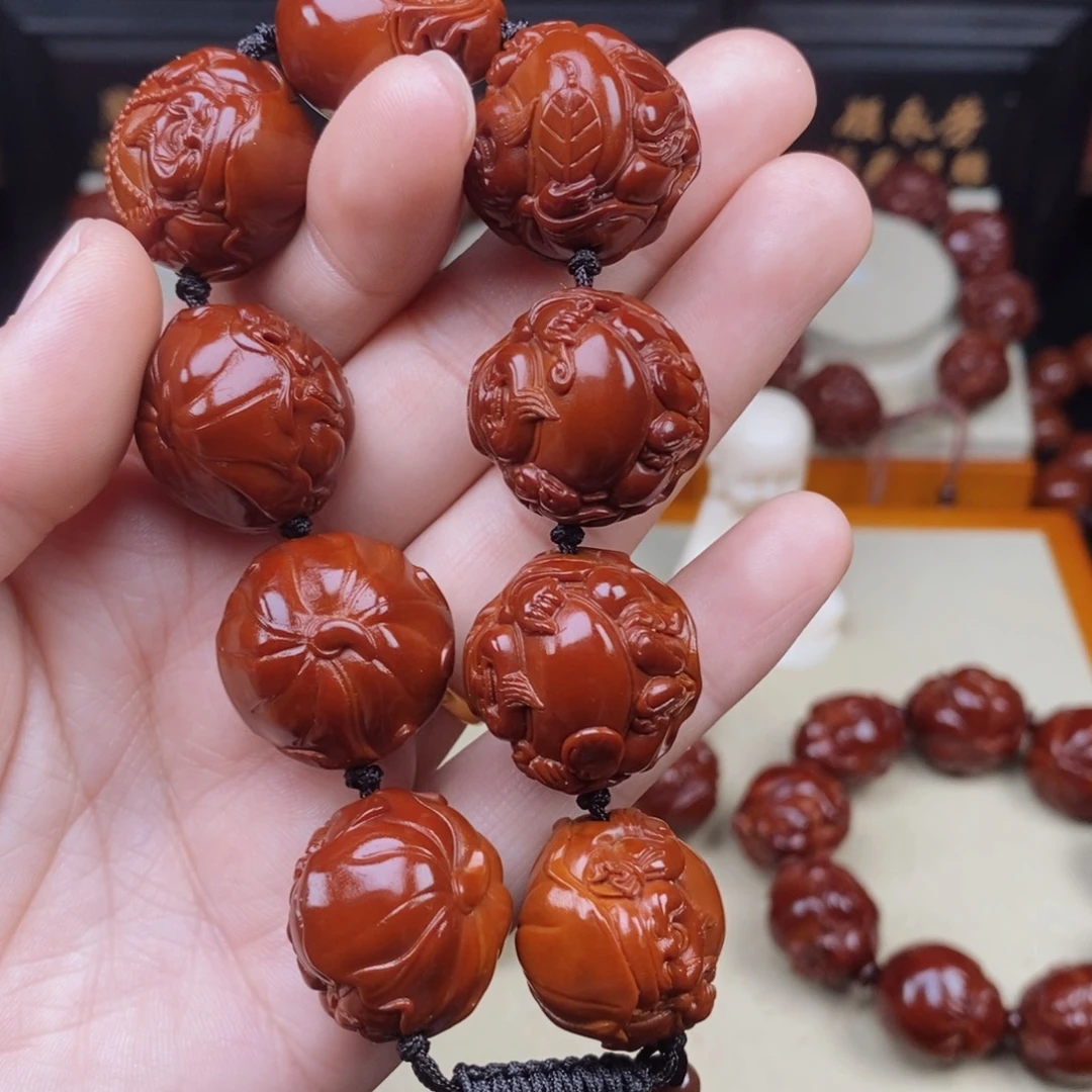 人****吊坠橄榄核荷叶财神