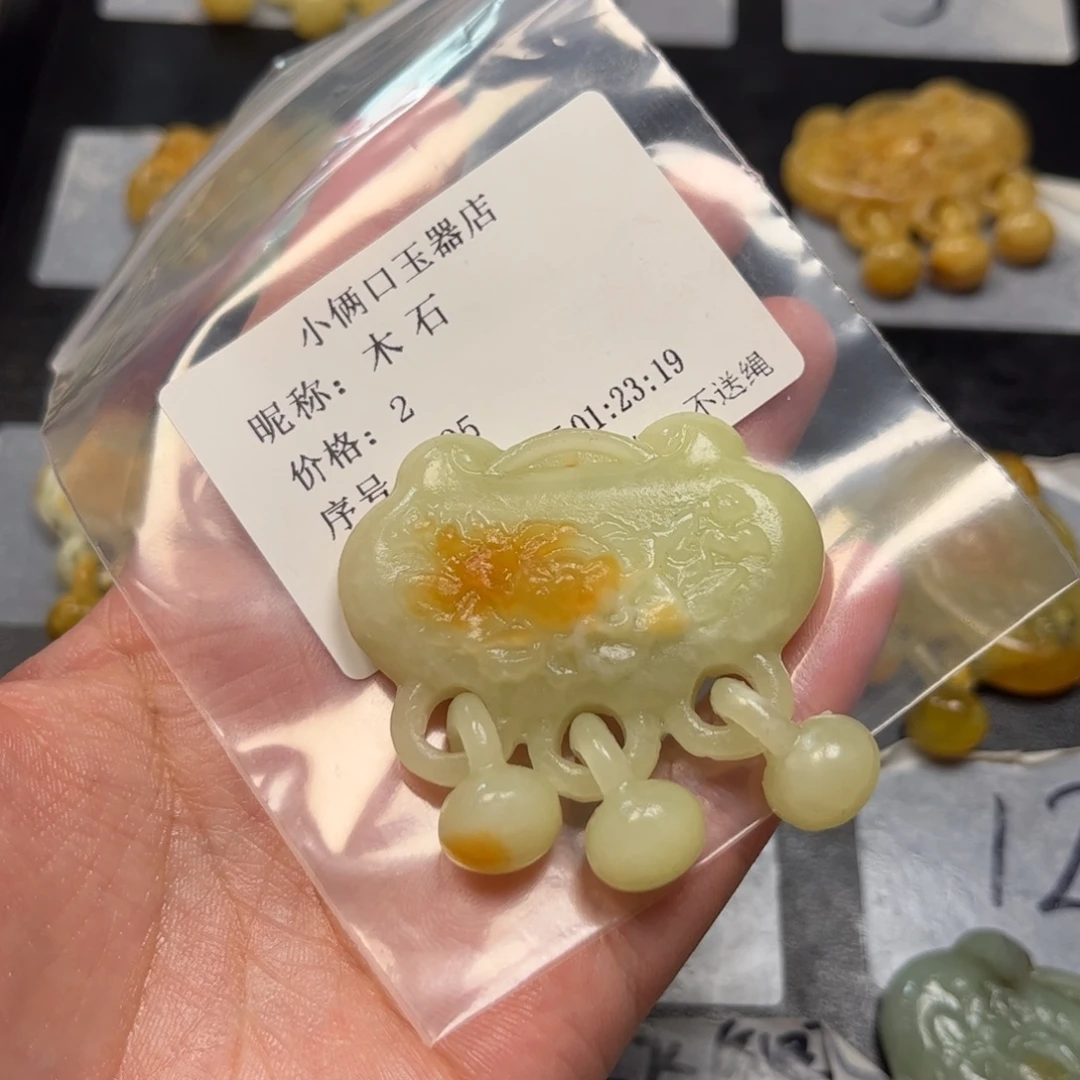 木***石未镶嵌蛇纹石玉颈饰