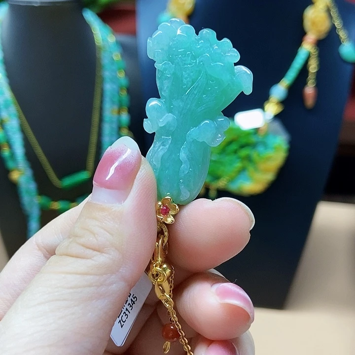 翡翠未镶嵌颈饰吊坠