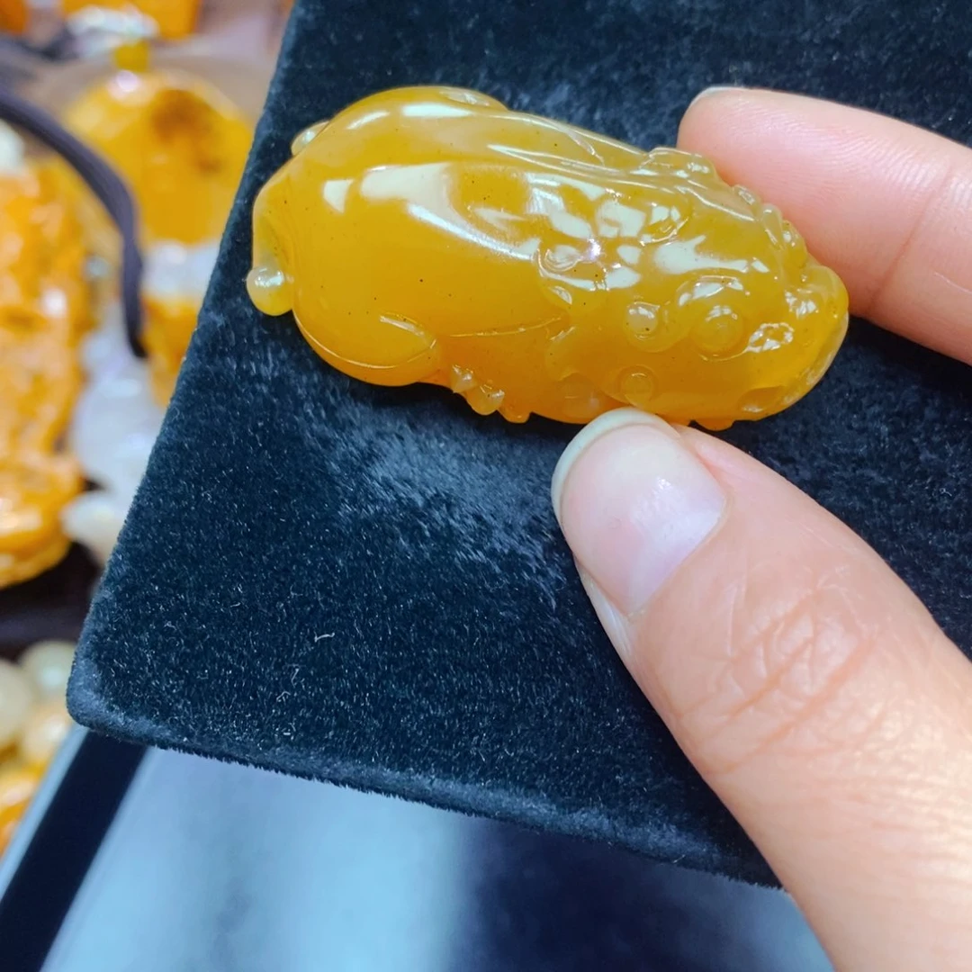 未镶嵌石英质玉（黄龙玉）手链