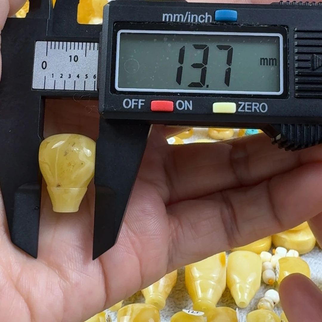 蜜蜡未镶嵌裸石36杂