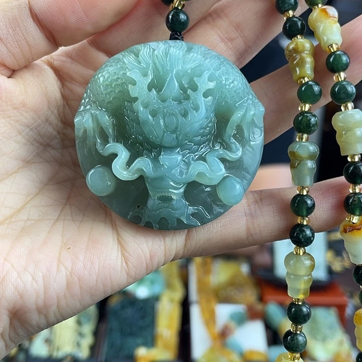 蛇纹石玉未镶嵌颈饰