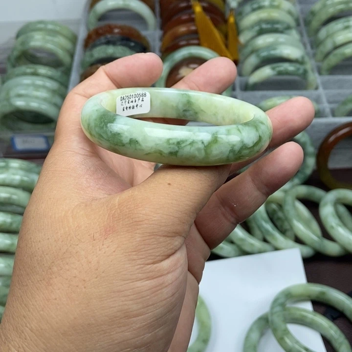 蛇纹石玉手镯未镶嵌西****西
