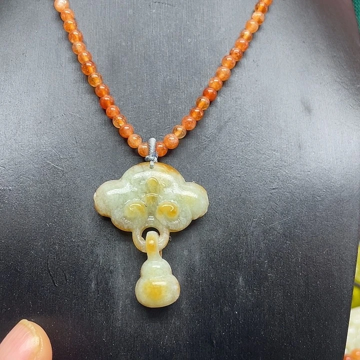 未镶嵌蛇纹石玉颈饰