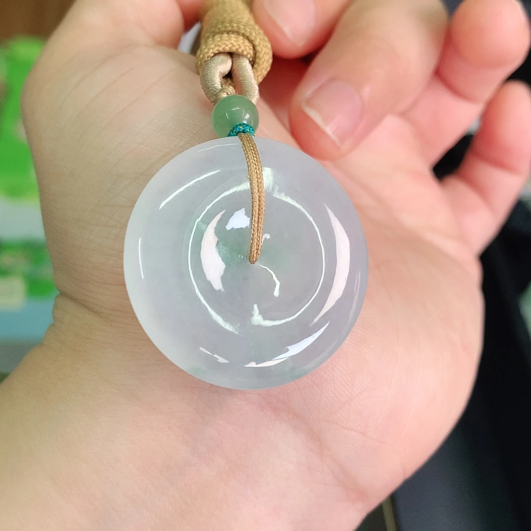 翡翠颈饰未镶嵌飘绿扣