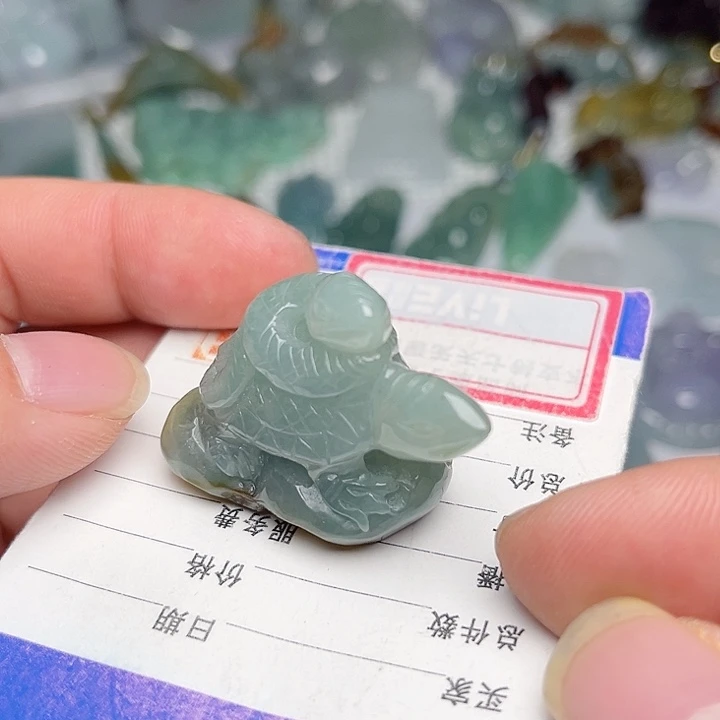 翡翠颈饰未镶嵌玄武