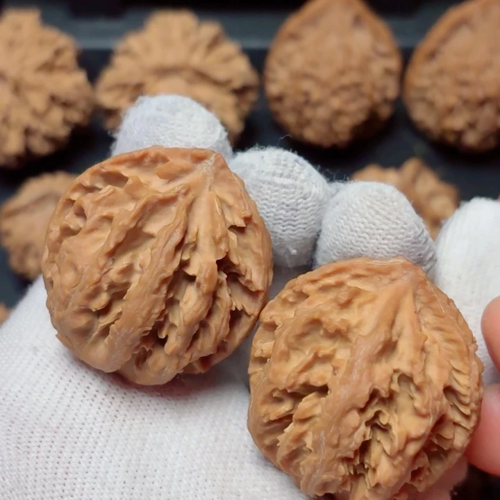 管***管文玩核桃把件秦岭灯笼3