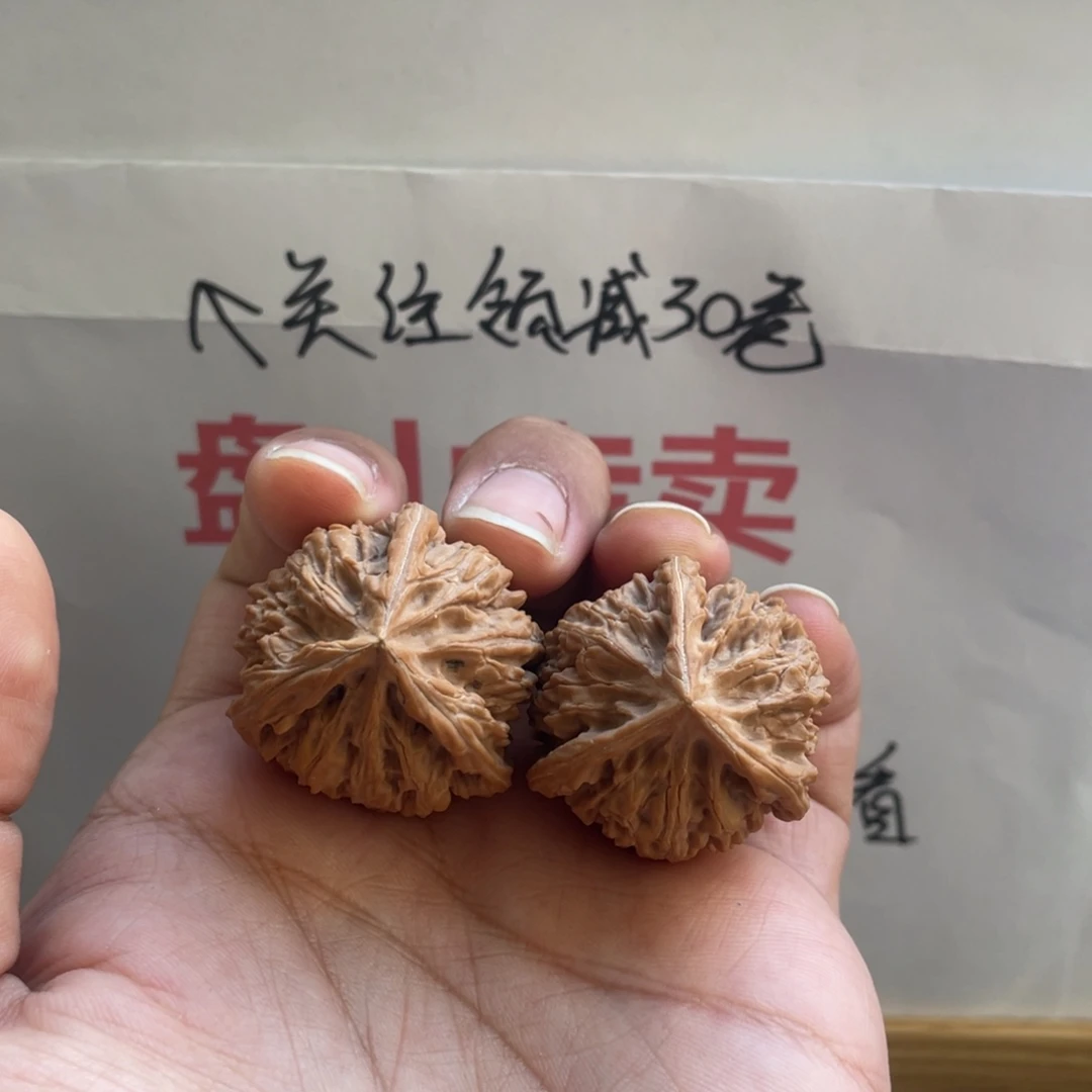 文玩核桃把件A171文山三棱3.6尺寸3.8高人奔全品白茬