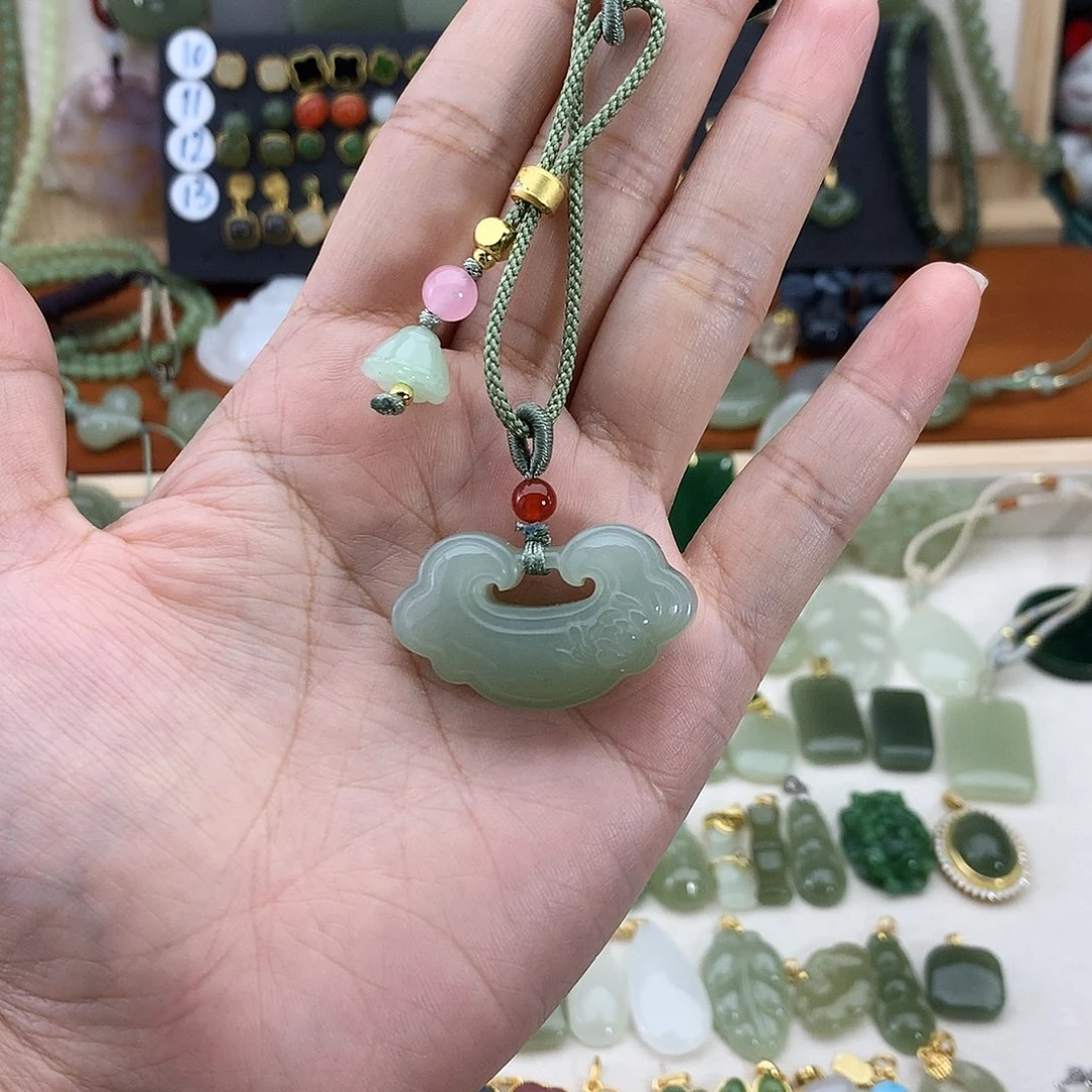 和田玉未镶嵌吊坠(不含链)