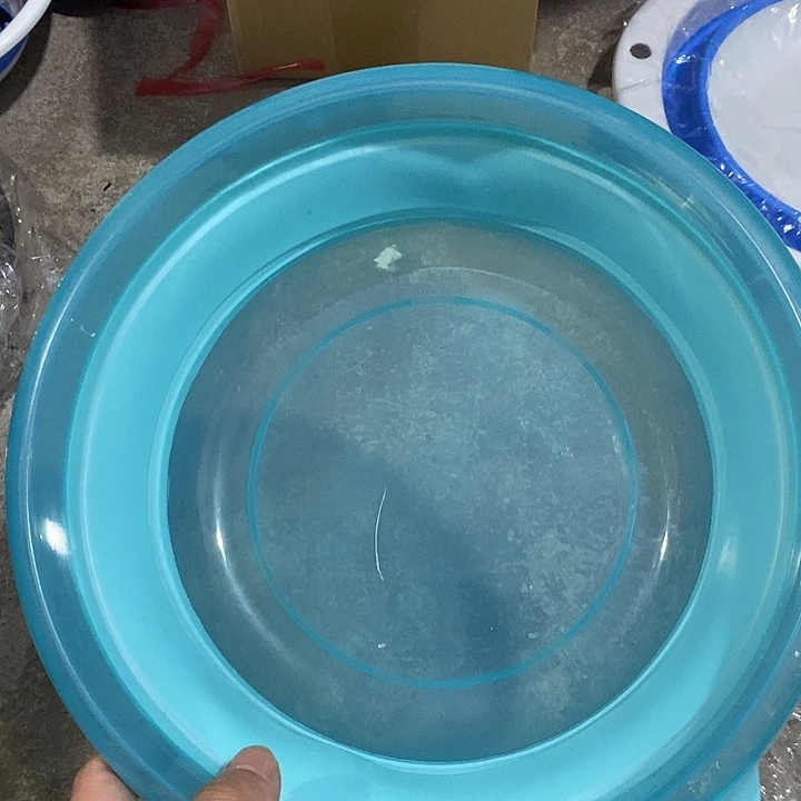 蓝色折叠开饵盆一个