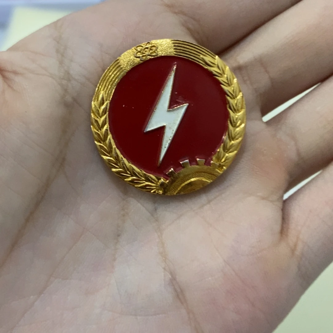 其他普通金属?**师红色纪念章 闪电