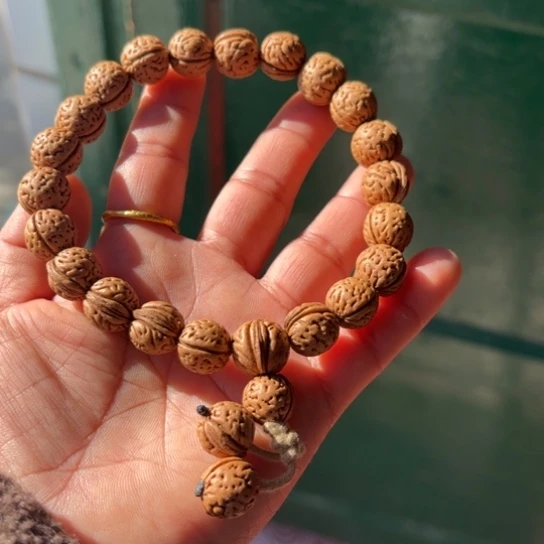 警***也木质野生桃核手串