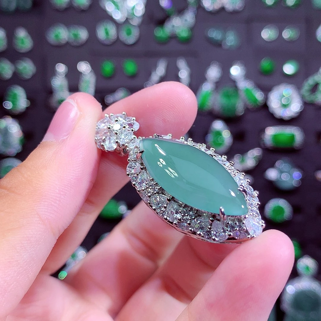 颈饰未镶嵌翡翠天然