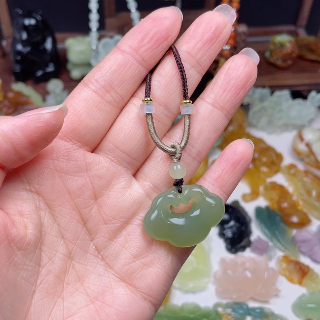 蛇纹石玉未镶嵌颈饰