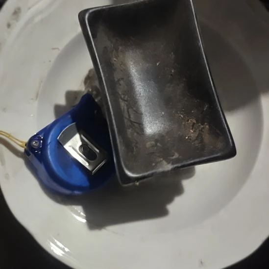 瓷发四个黑色长方碟子，