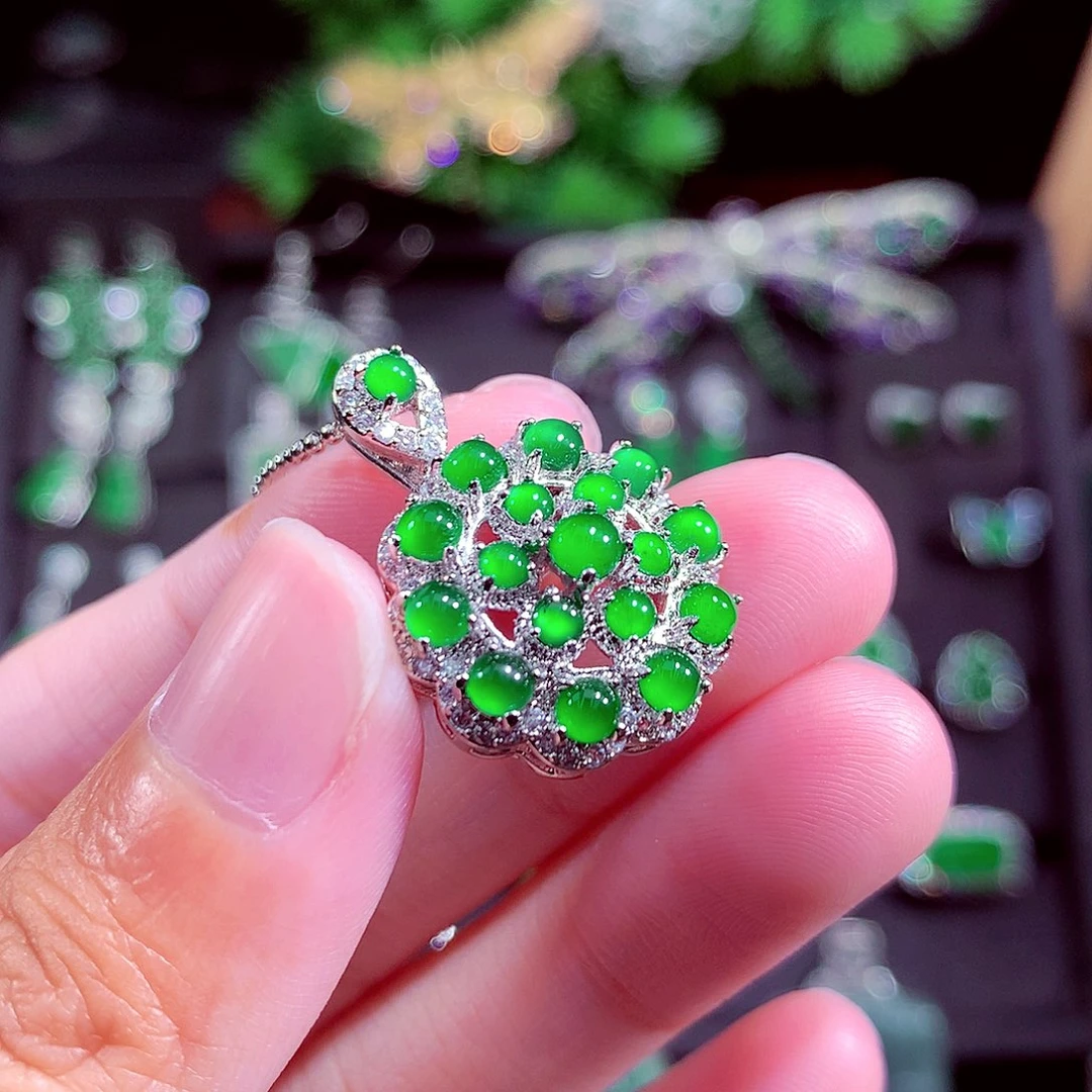 颈饰未镶嵌翡翠天然