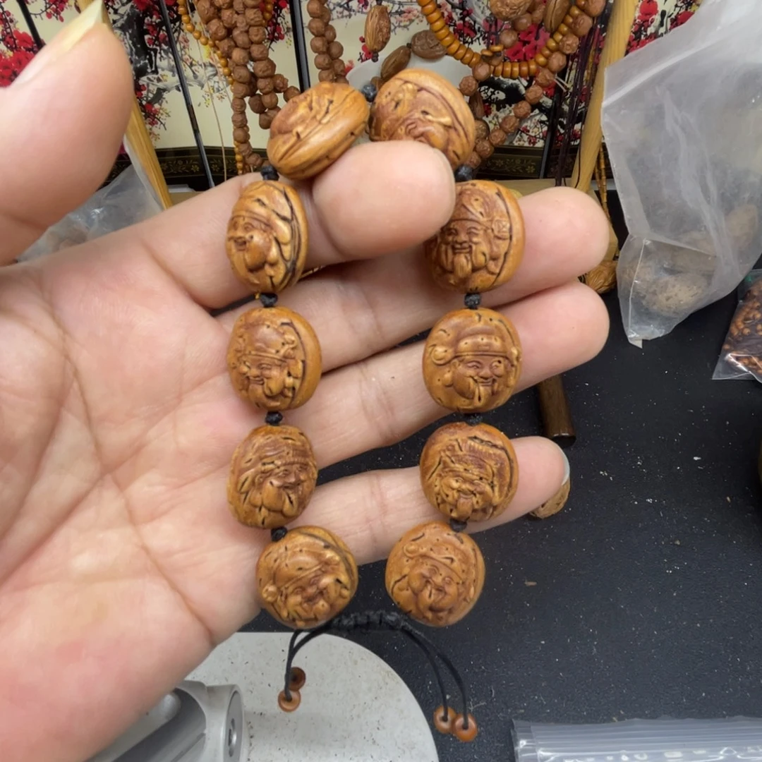 桃核雕刻财神头手串